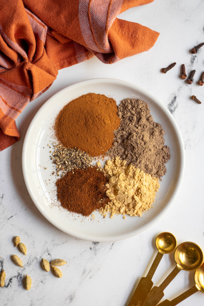 Homemade Chai Spice Mix Recipe {Only 6 Ingredients!}